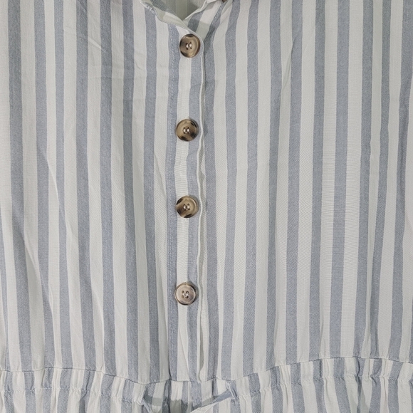 Aakaa Women's Gray/White Striped Romper Sz M Short Sleeve Button Front Tie Waist - Picture 5 of 12